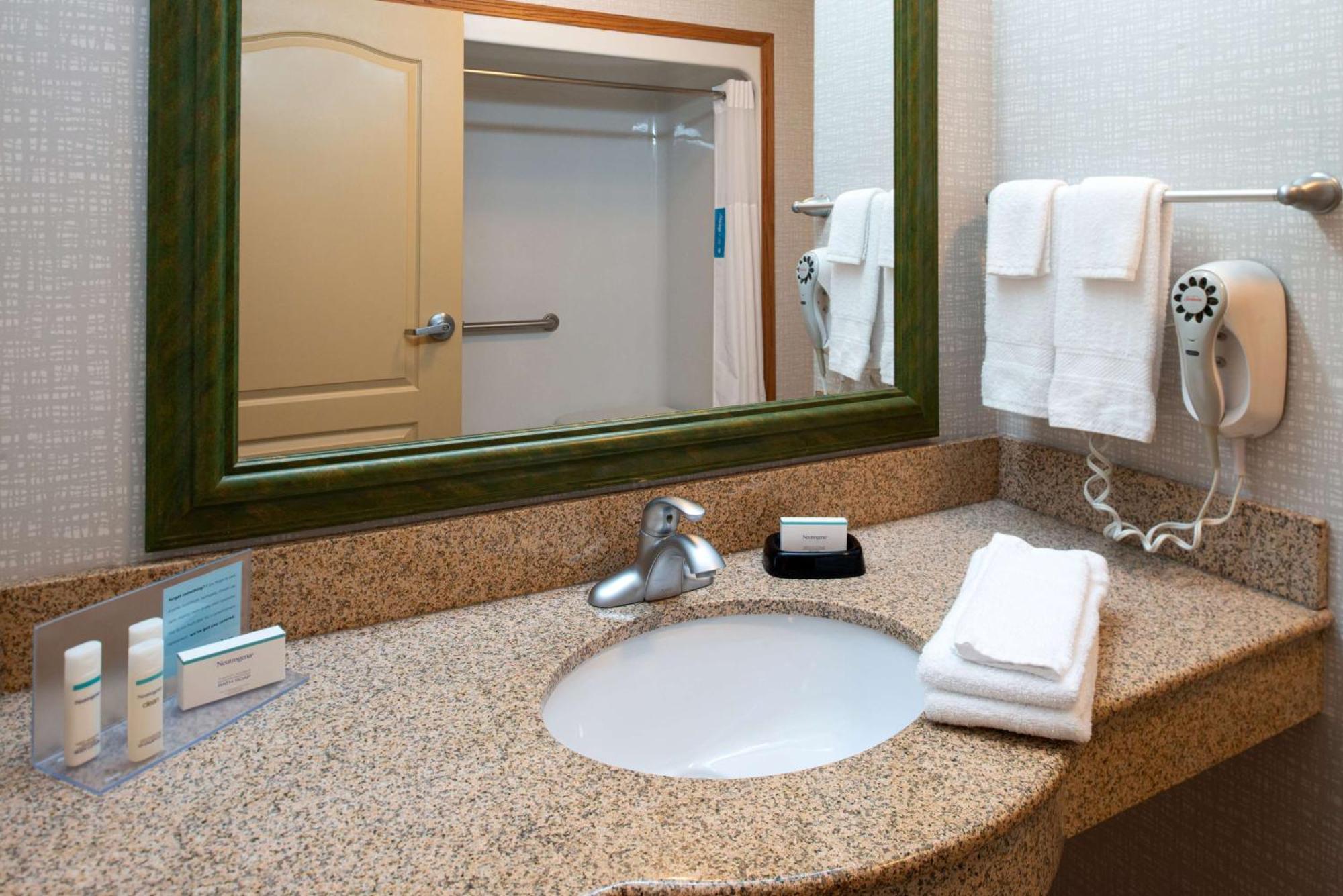 Hampton Inn Kansas City Northeast Exterior foto