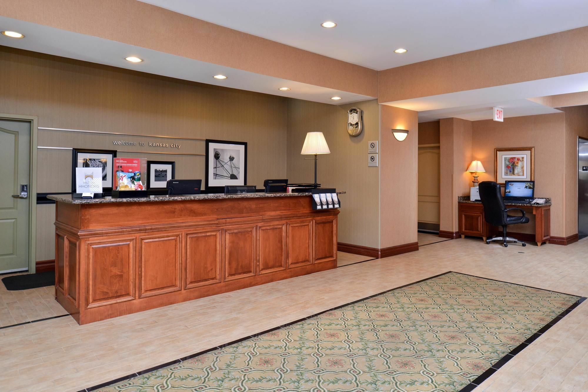 Hampton Inn Kansas City Northeast Exterior foto