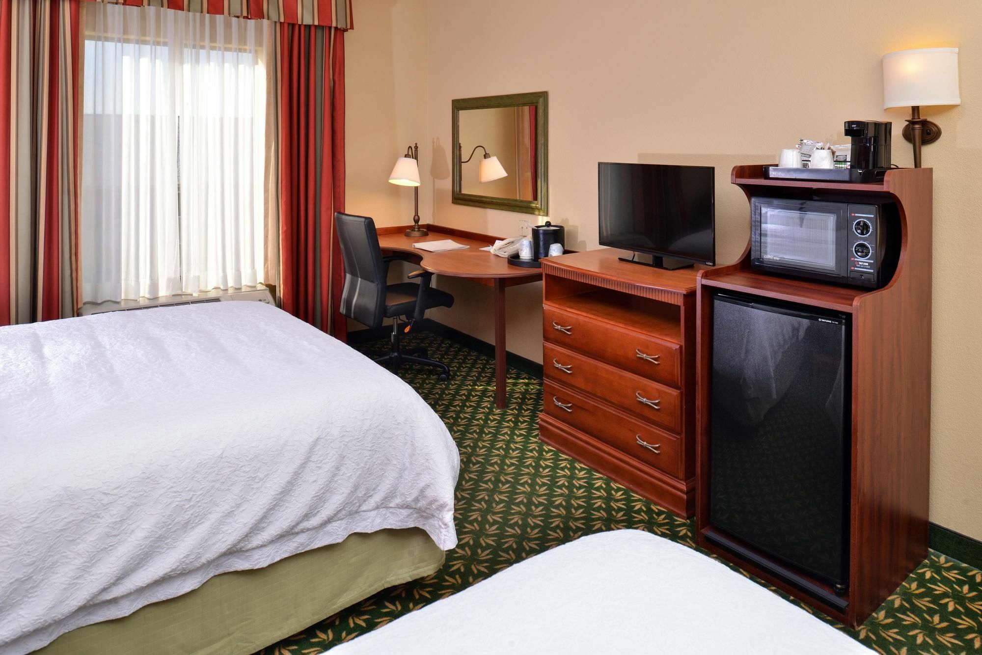 Hampton Inn Kansas City Northeast Exterior foto